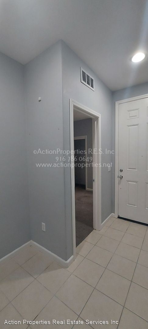 Building Photo - 2 br, 2.5 bath House - 1504 Hudson Circle