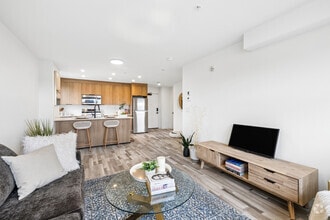 1BD, 1BA - 650SF - Living Room - 1800 4th St SW
