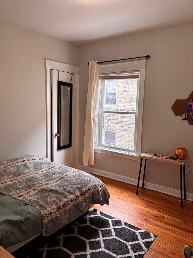Foto del edificio - 5107 W Montrose Ave