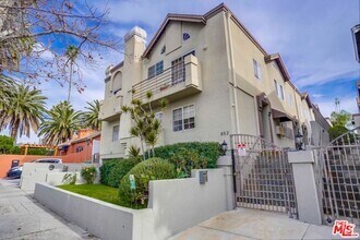 Building Photo - 852 N Poinsettia Pl