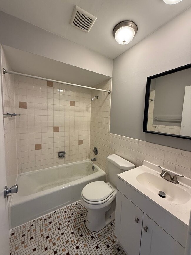 Foto del edificio - 1 Bedroom/1 Bath Unit Close to Transportat...