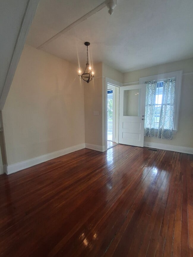 Foto del edificio - Historic district apartment home available...