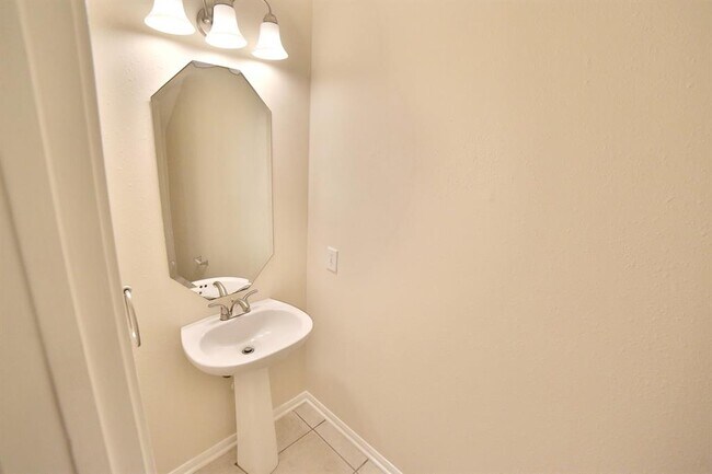 Building Photo - 3115 Glenwood Dr