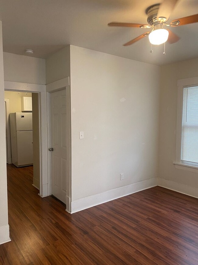 Building Photo - 219 Paschal St