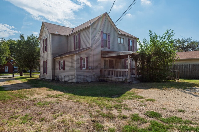 Building Photo - 421 N Meridian Ave