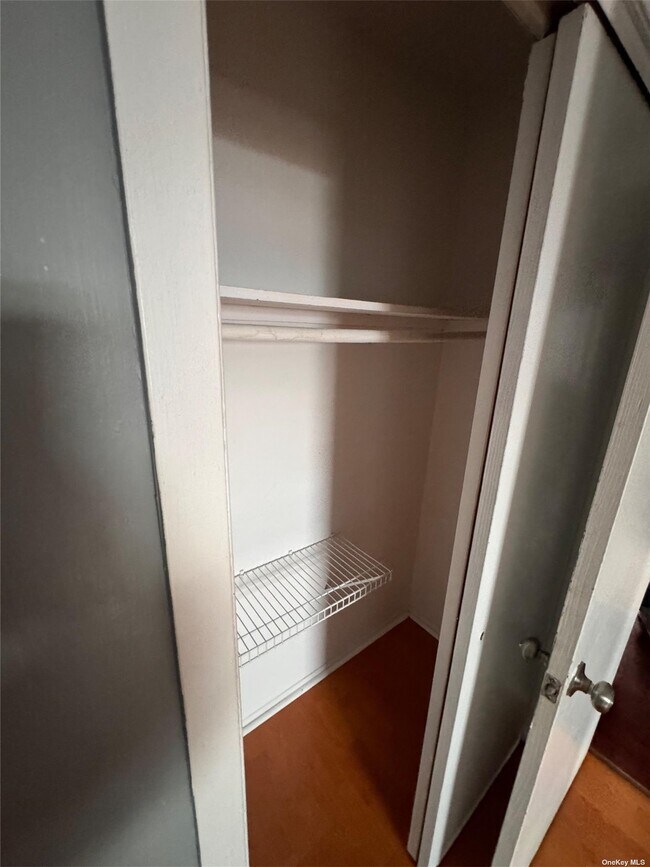 Foto del edificio - 189-23 Keeseville Ave