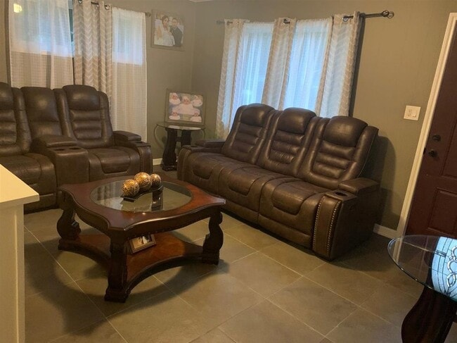 Building Photo - 216 Katherine St