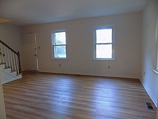 Foto del edificio - 532C Neck-O-Land Rd