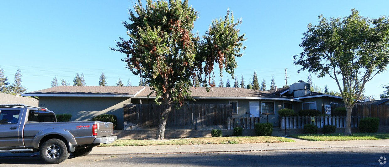 Building Photo - 3305 #'s A-D Windmill Dr