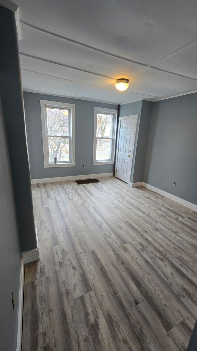 Building Photo - 353 N State St