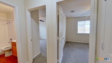 Building Photo - 102 Hersee Ct