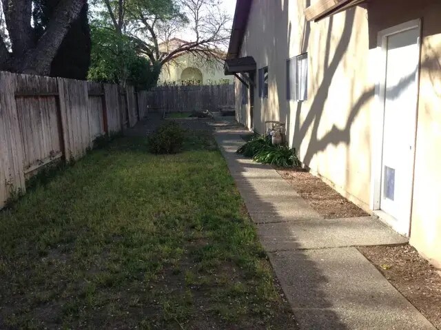 Building Photo - 5017 Swingle Dr