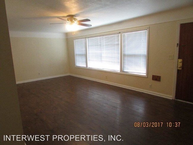 Foto del edificio - 7903 E Burnside St