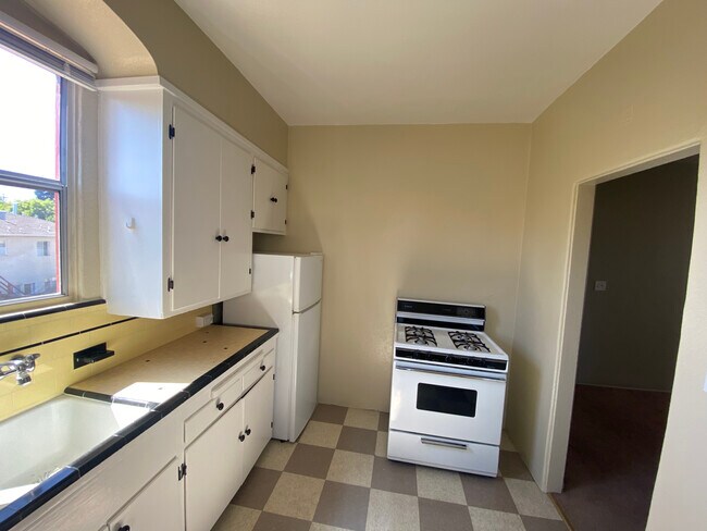 Foto del edificio - 682 Dutton Ave