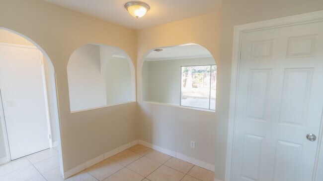 Building Photo - COMING SOON! Single Story 4 Bedroom Home for Rent in Woodland Hills!