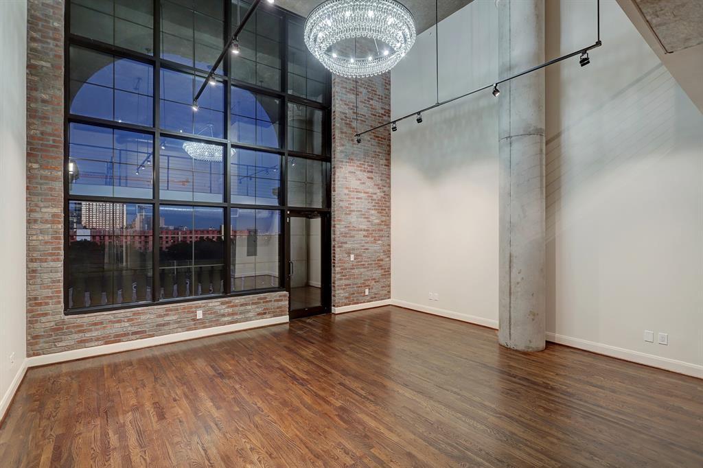 Primary Photo - 1005 S Shepherd Dr