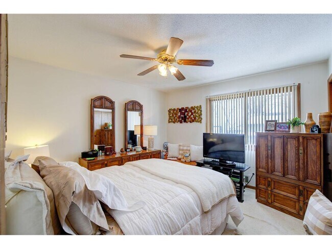 Dormitorio 1 - 4344 Chicago Ave