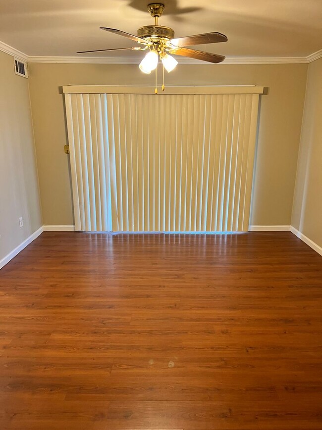 Foto del edificio - Recently updated Berkshire Estates Condo