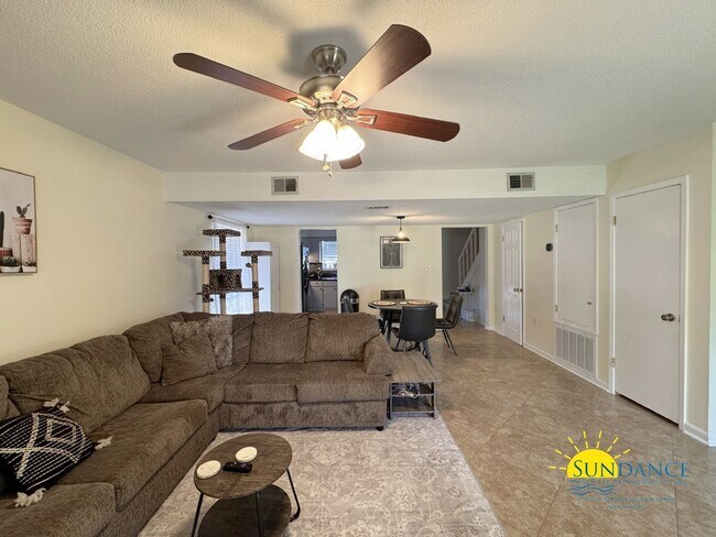 Building Photo - Updated 2-Bedroom Townhome in Portofino Co...