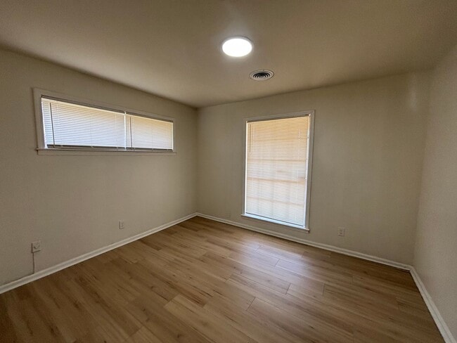 Building Photo - 2600 Clearpark Cove