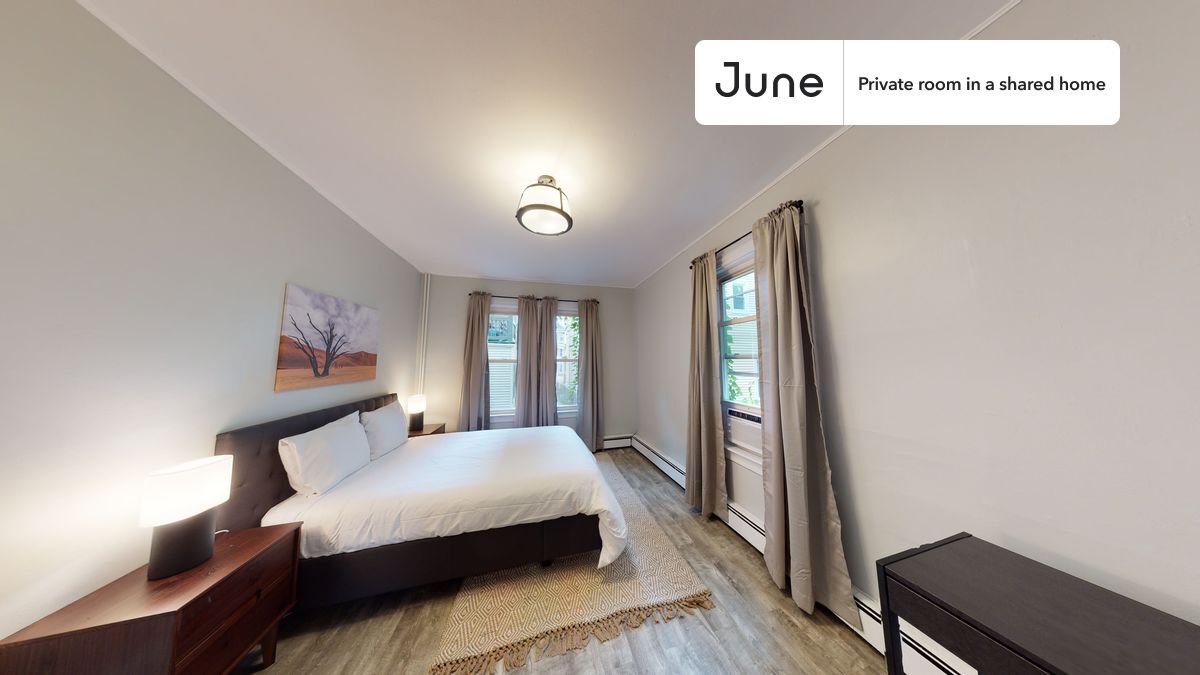 Foto principal - Private bedroom in 3 bed/1 bath Home