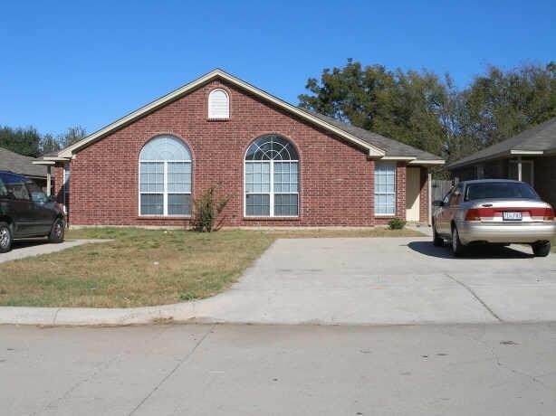 Foto del edificio - 1718 Tina Marie Rd