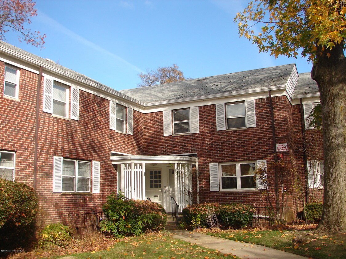 34 Manor Dr Unit 34, Red Bank, NJ 07701 Condo for Rent in Red Bank