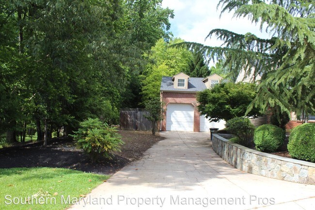 Building Photo - 200 Quaint Acres Dr