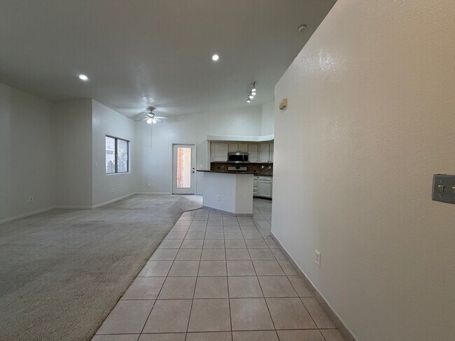 Foto del edificio - Cozy 2nd floor condo in small quiet community w/ pool & spa