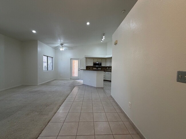 Building Photo - Cozy 2nd floor condo in small quiet community w/ pool & spa