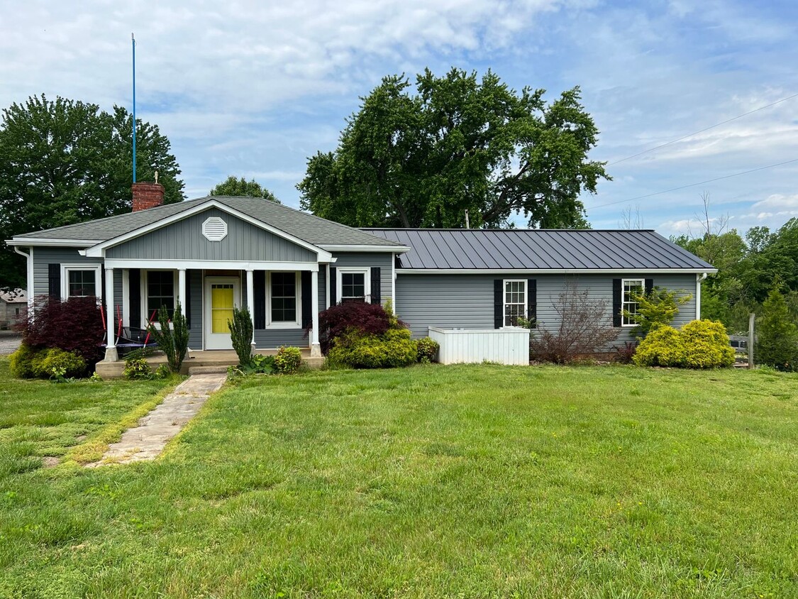 Primary Photo - Beautiful home located in Powhatan