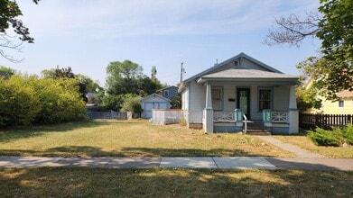 Building Photo - 615 Ford St