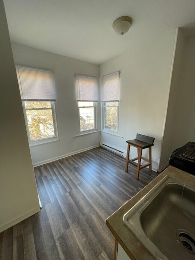 Foto del edificio - 2952 Kensington Ave