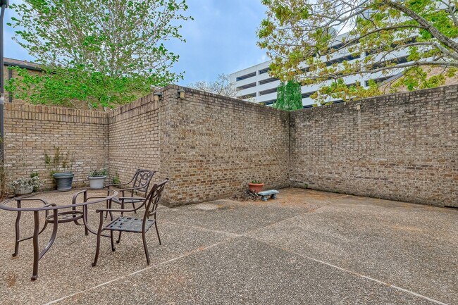 Building Photo - 2555 Bering Dr
