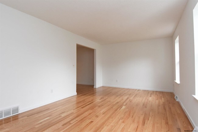 Building Photo - 12 Foxfire Ln