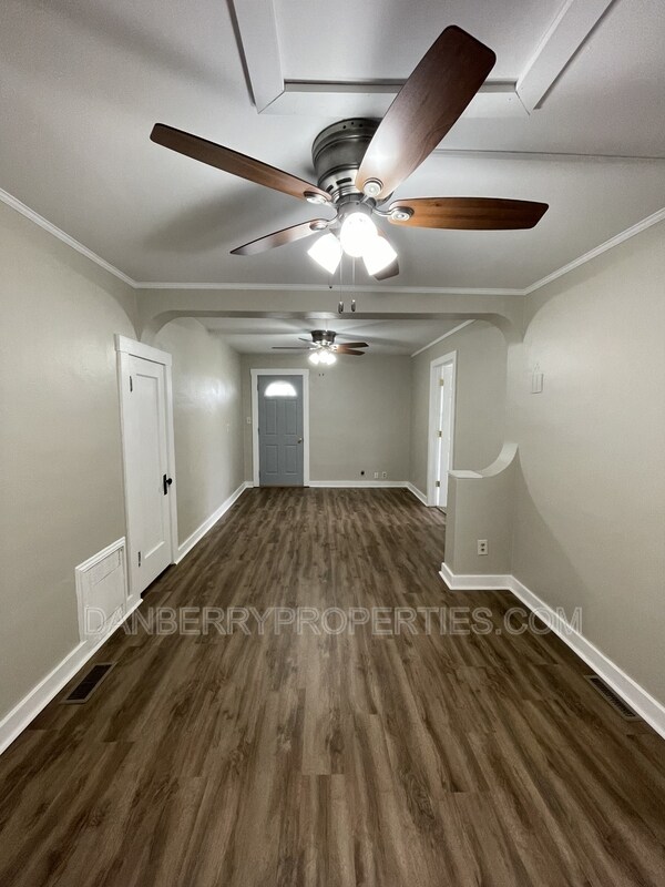 Foto del edificio - 220 N Main St