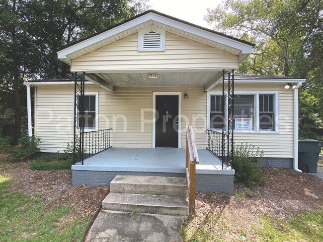 Building Photo - Belmont Home