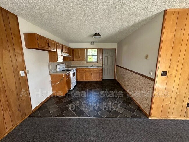 Foto del edificio - 327 W Elm St