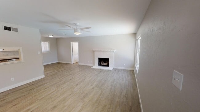 Building Photo - 5867 Baja Dr