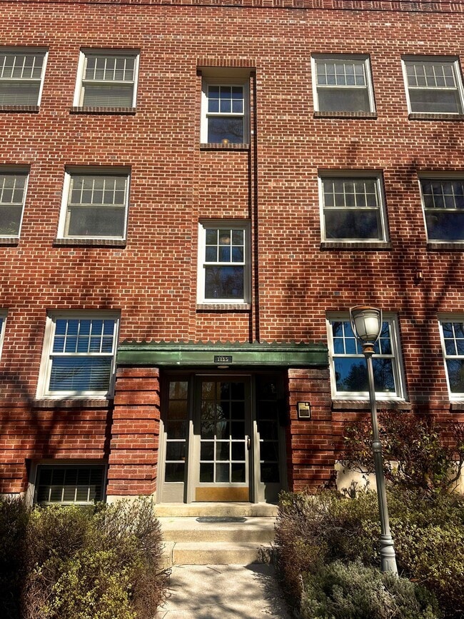 Building Photo - 1135 E 1st Ave