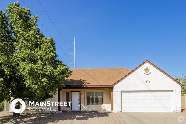 Building Photo - 1202 E Topeka Dr