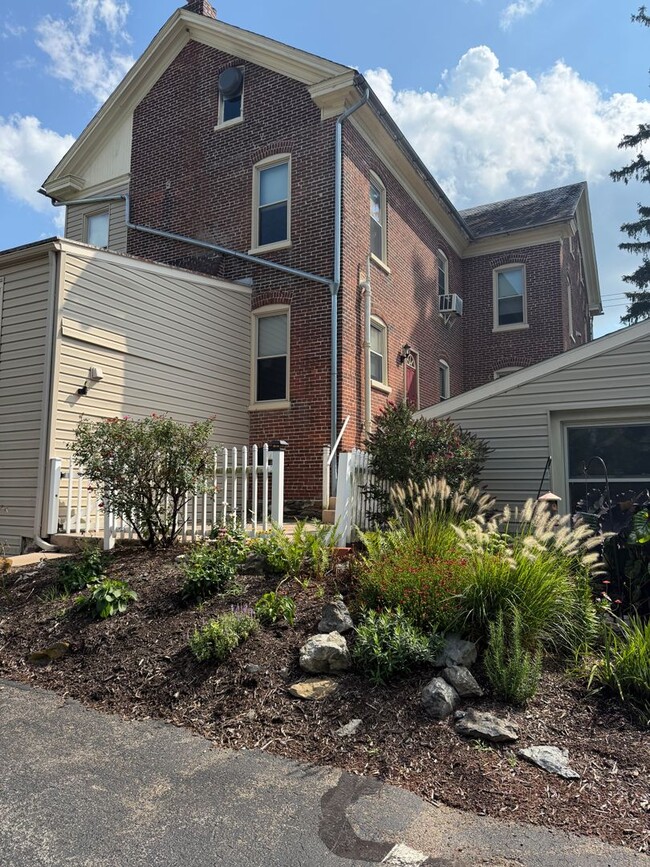 Building Photo - 2115 Marietta Ave
