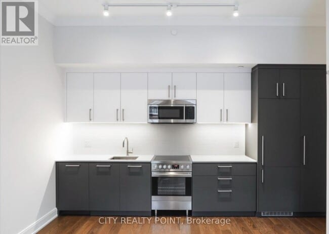 Building Photo - 2-112 Clarendon Ave