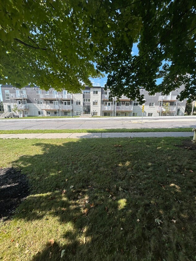 Photo du bâtiment - 630 Cummings Ave.