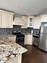 Building Photo - 328 Maria Dr