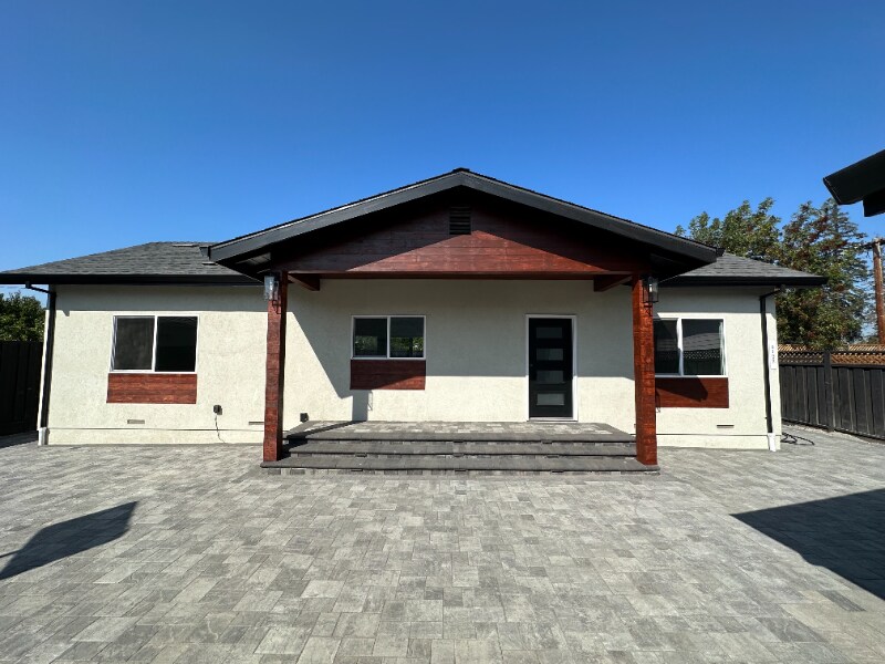 Primary Photo - 519 Sunnybrook Dr