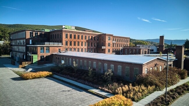 Foto del edificio - 520 State Rd