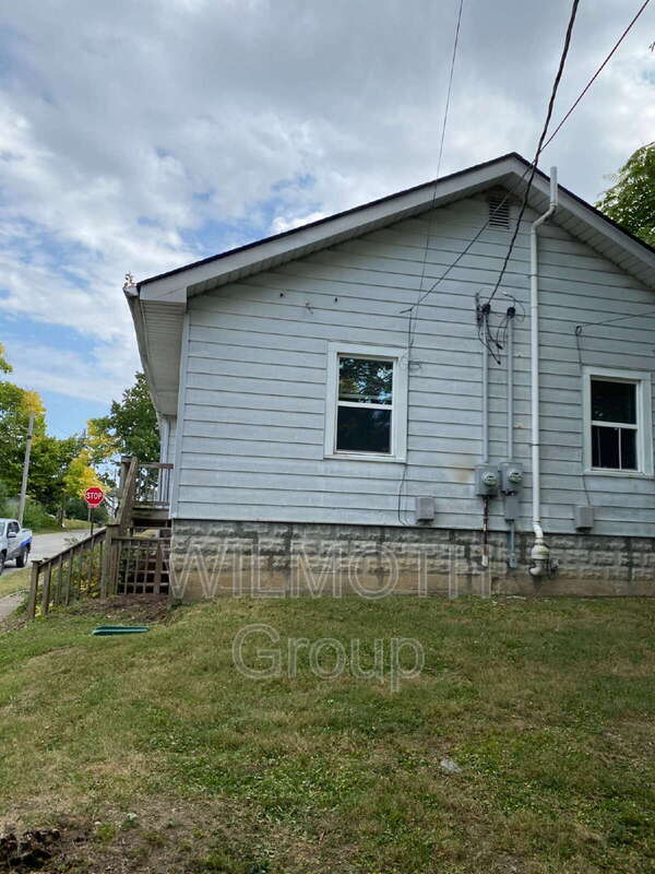 Building Photo - 856 N Bradley Ave