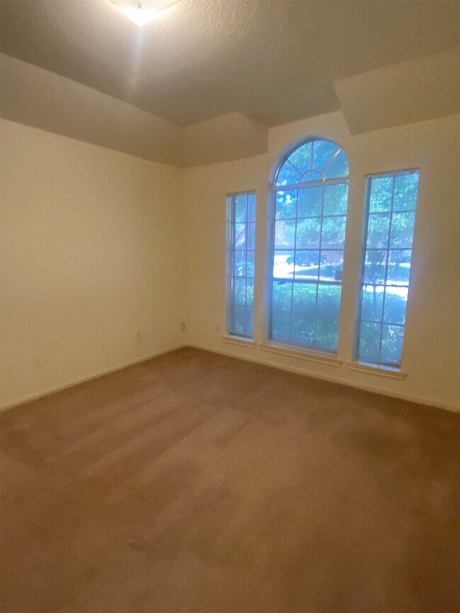 Foto del edificio - 2222 Havenhouse Dr