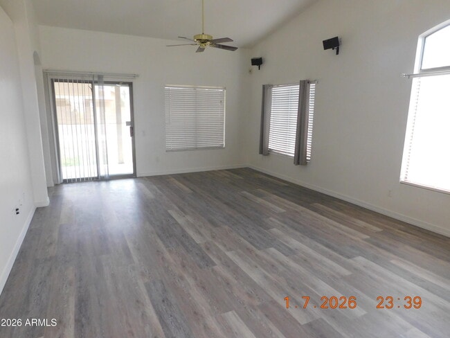 Building Photo - 7031 W Louise Dr